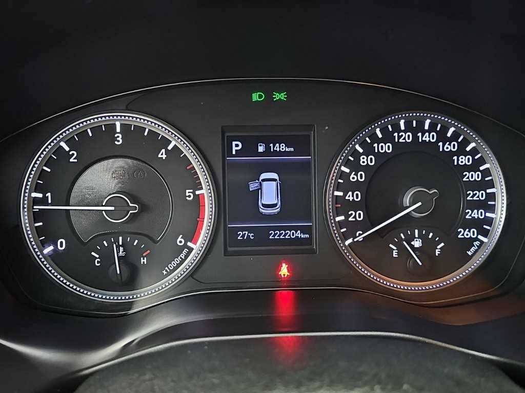 2020 Hyundai Santa Fe TM Gris - Miniatura 6