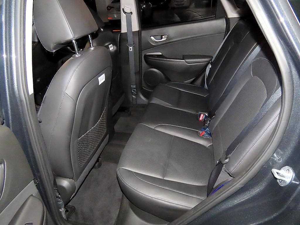 2018 Hyundai Kona Diesel Gris - Miniatura 7