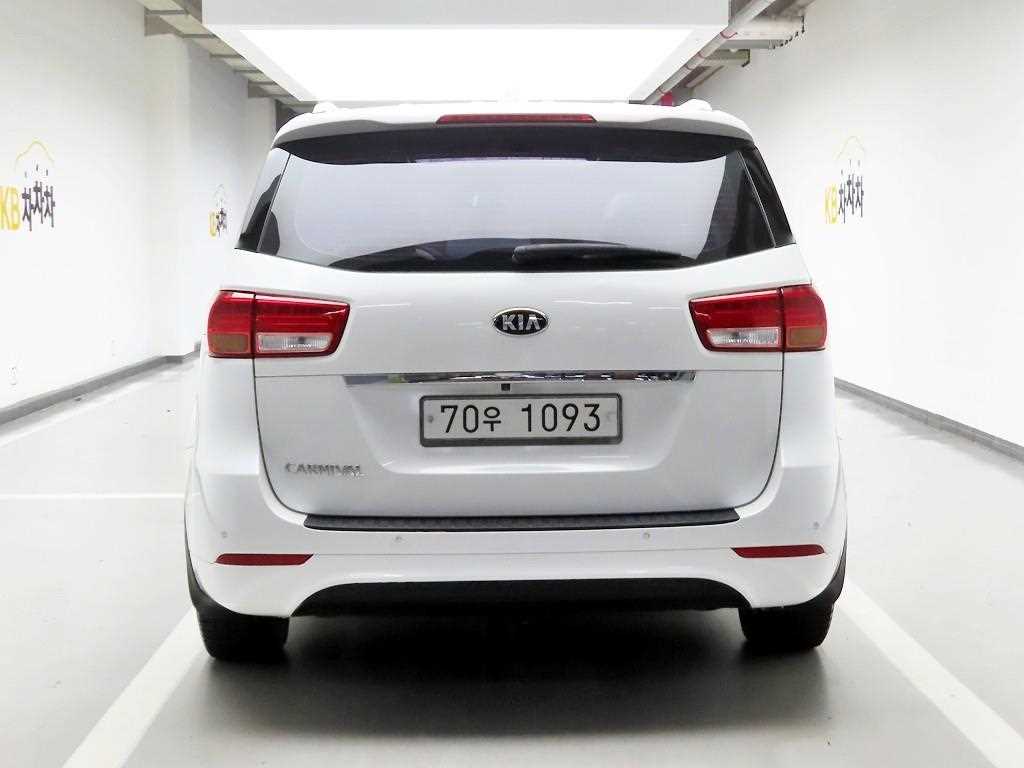 2015 Kia Carnival Diesel - Miniatura 3