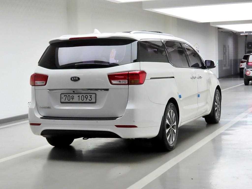 2015 Kia Carnival Diesel - Miniatura 4