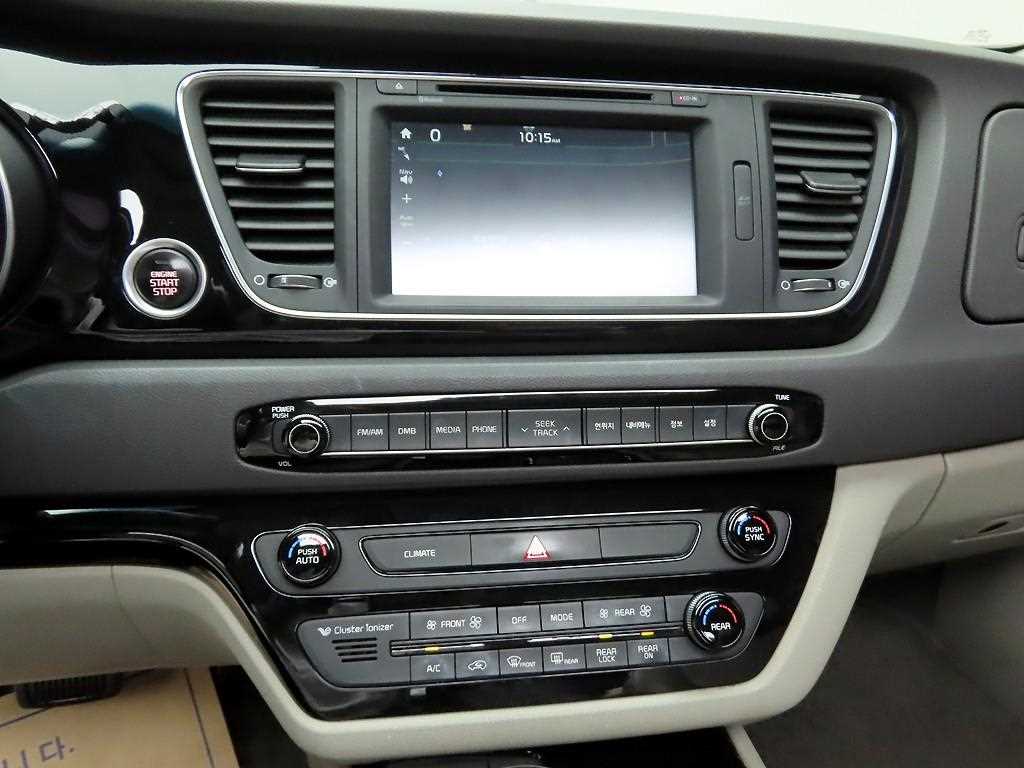 2015 Kia Carnival Diesel - Miniatura 9