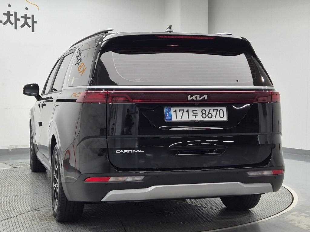 2023 Kia Carnival 4th Negro - Miniatura 2