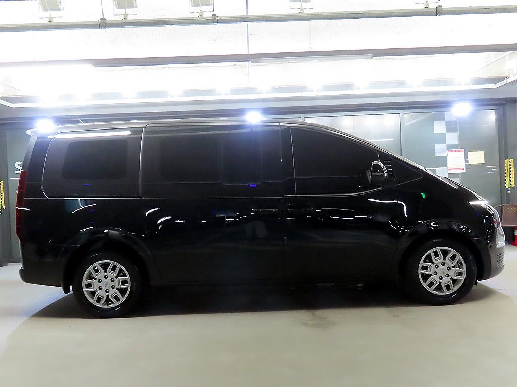2023 Hyundai Staria Ref 422890 Diesel Negro - Miniatura 3