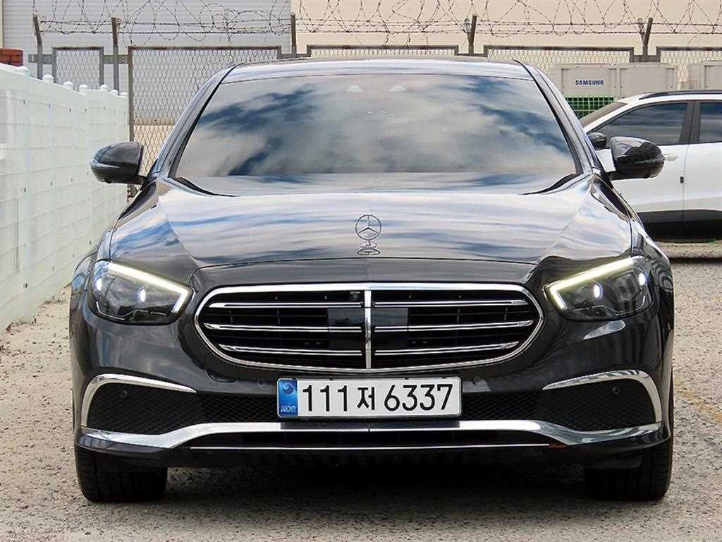 2022 Mercedes-Benz Clase E E Gris - Imagen 1