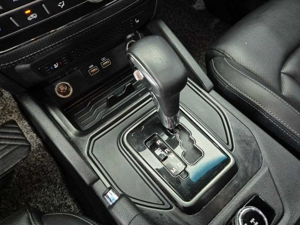 2023 SsangYong Rexton Sports Gris - Miniatura 8