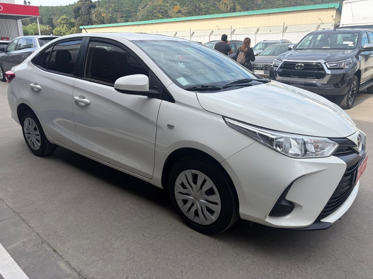 2022 Toyota Yaris SEDAN - Miniatura 4