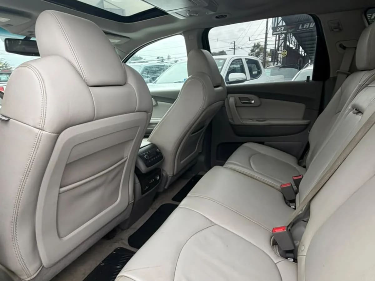 2012 Chevrolet Traverse LS Blanco - Miniatura 6