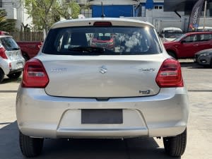 2024 SUZUKI SWIFT 4X2 Plata - Miniatura 5