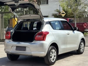 2024 SUZUKI SWIFT 4X2 Plata - Miniatura 8