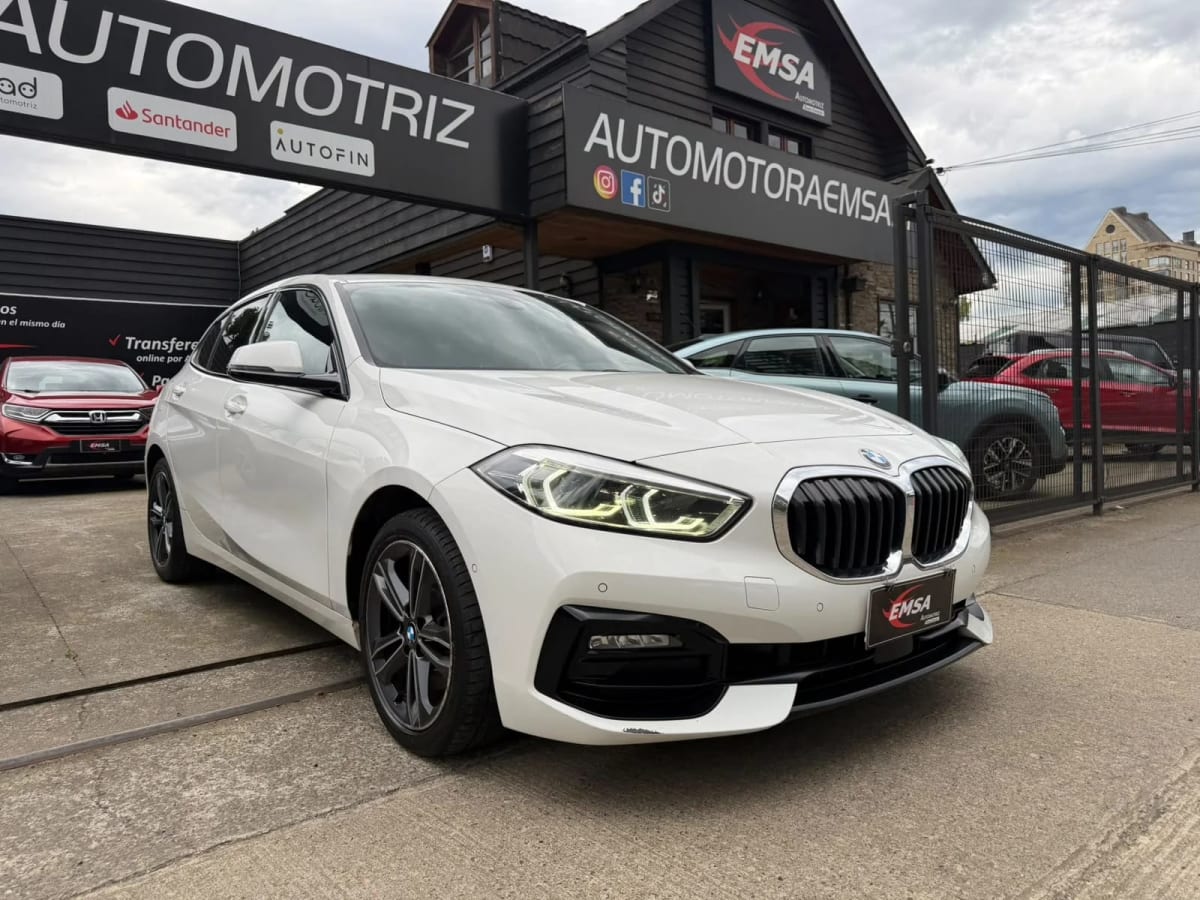 2022 BMW 118d Sport Hatchback Blanco - Miniatura 3