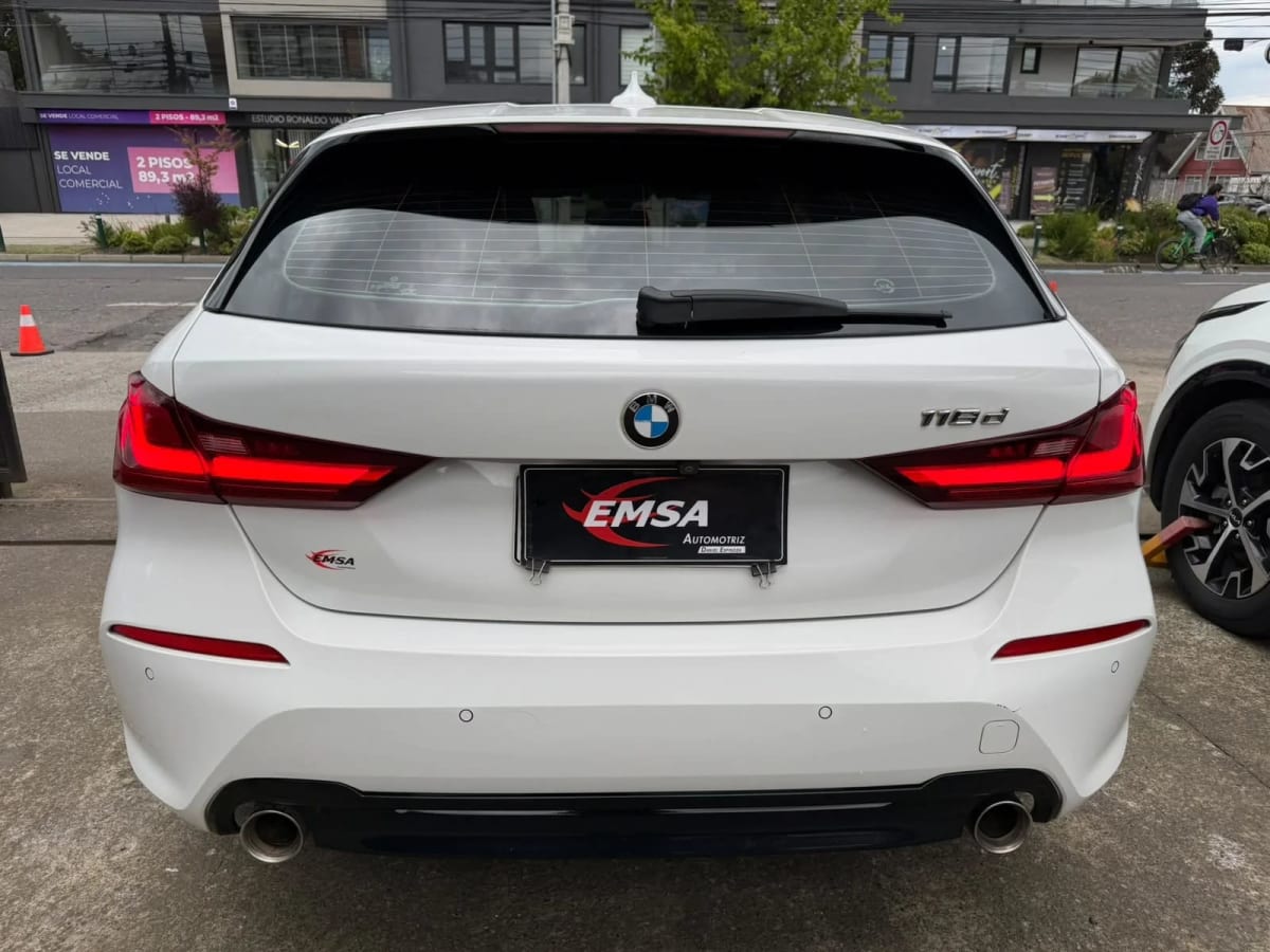 2022 BMW 118d Sport Hatchback Blanco - Miniatura 5