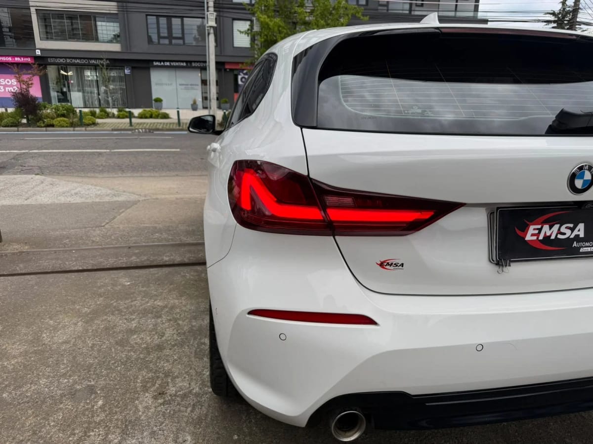 2022 BMW 118d Sport Hatchback Blanco - Miniatura 9