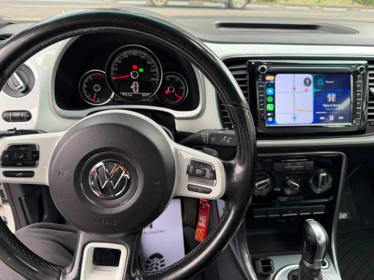 2017 Volkswagen Beettle Hatchback Blanco - Miniatura 10