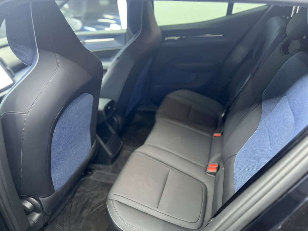 2025 Volvo Ex30 E40 - Miniatura 10
