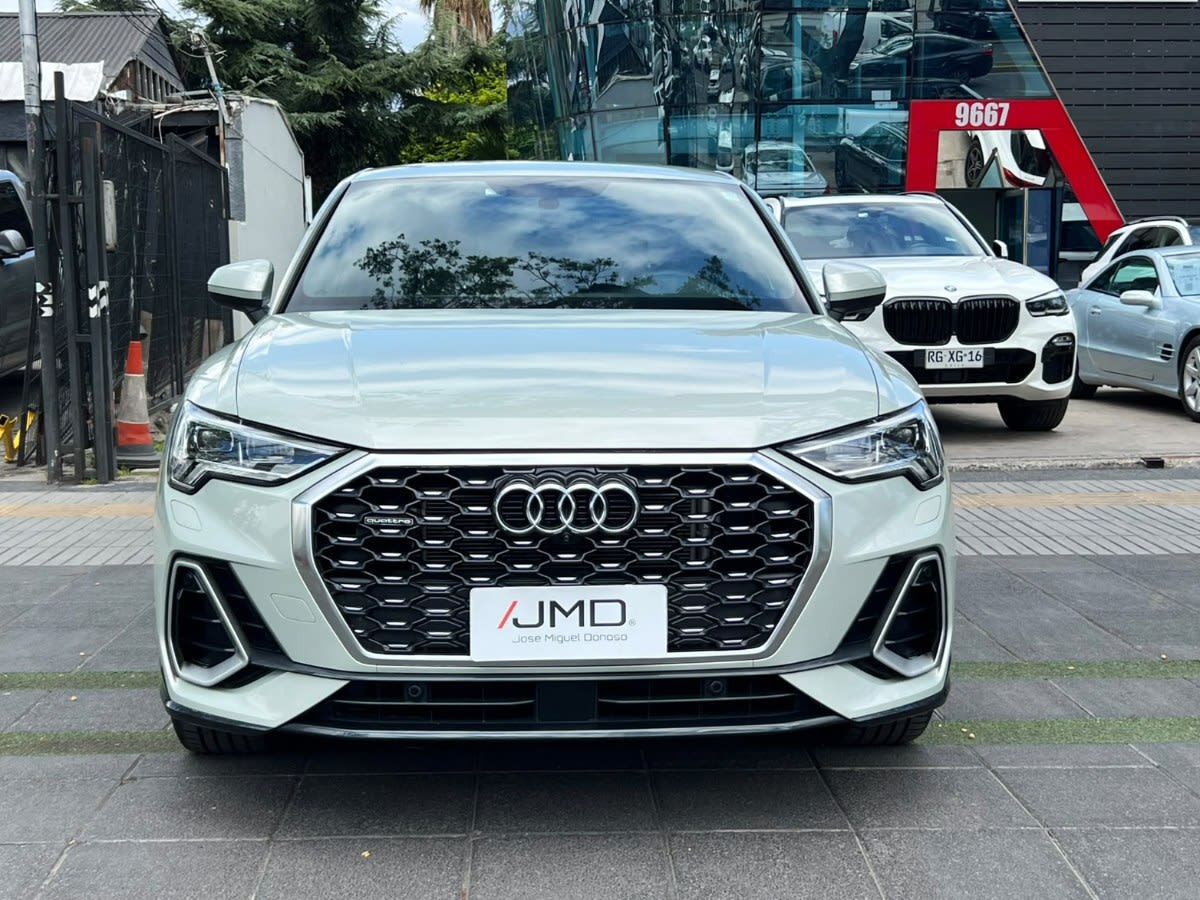 2022 Audi Q3 SPORTBACK Plata - Miniatura 2