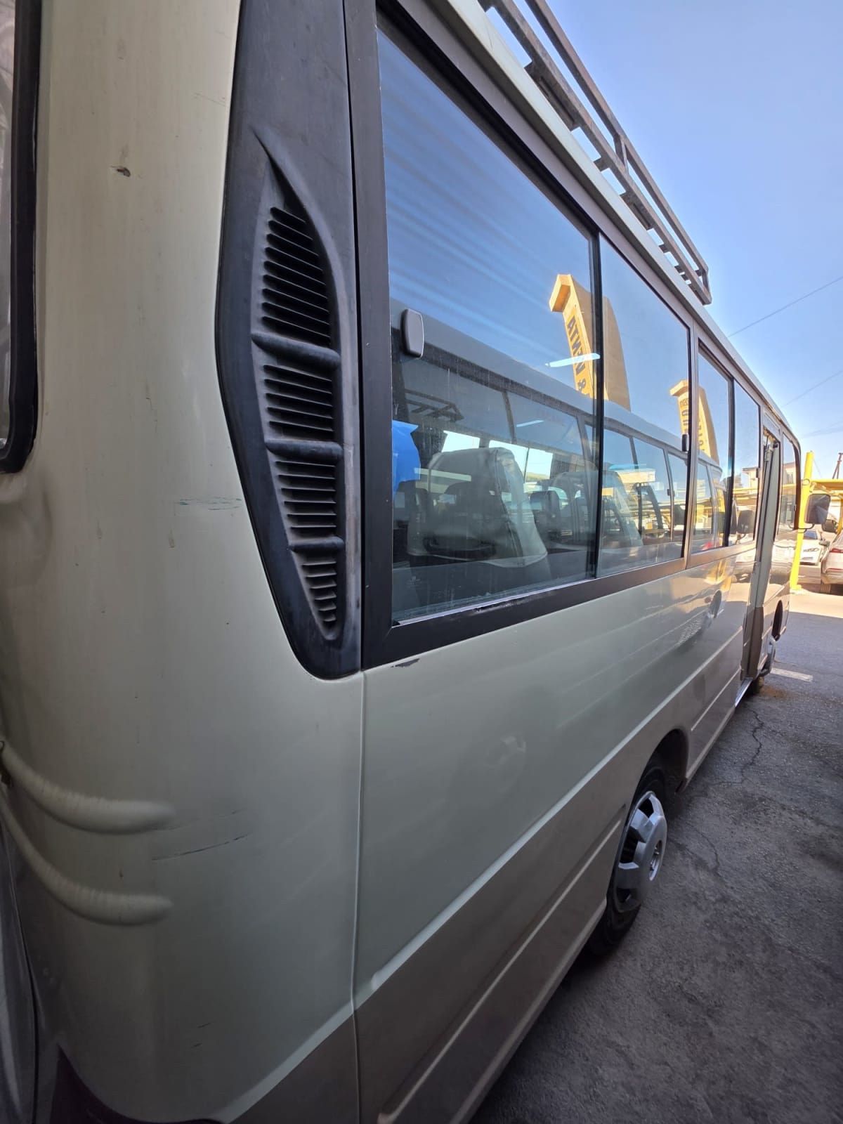2004 Hyundai County STD Beige - Miniatura 4