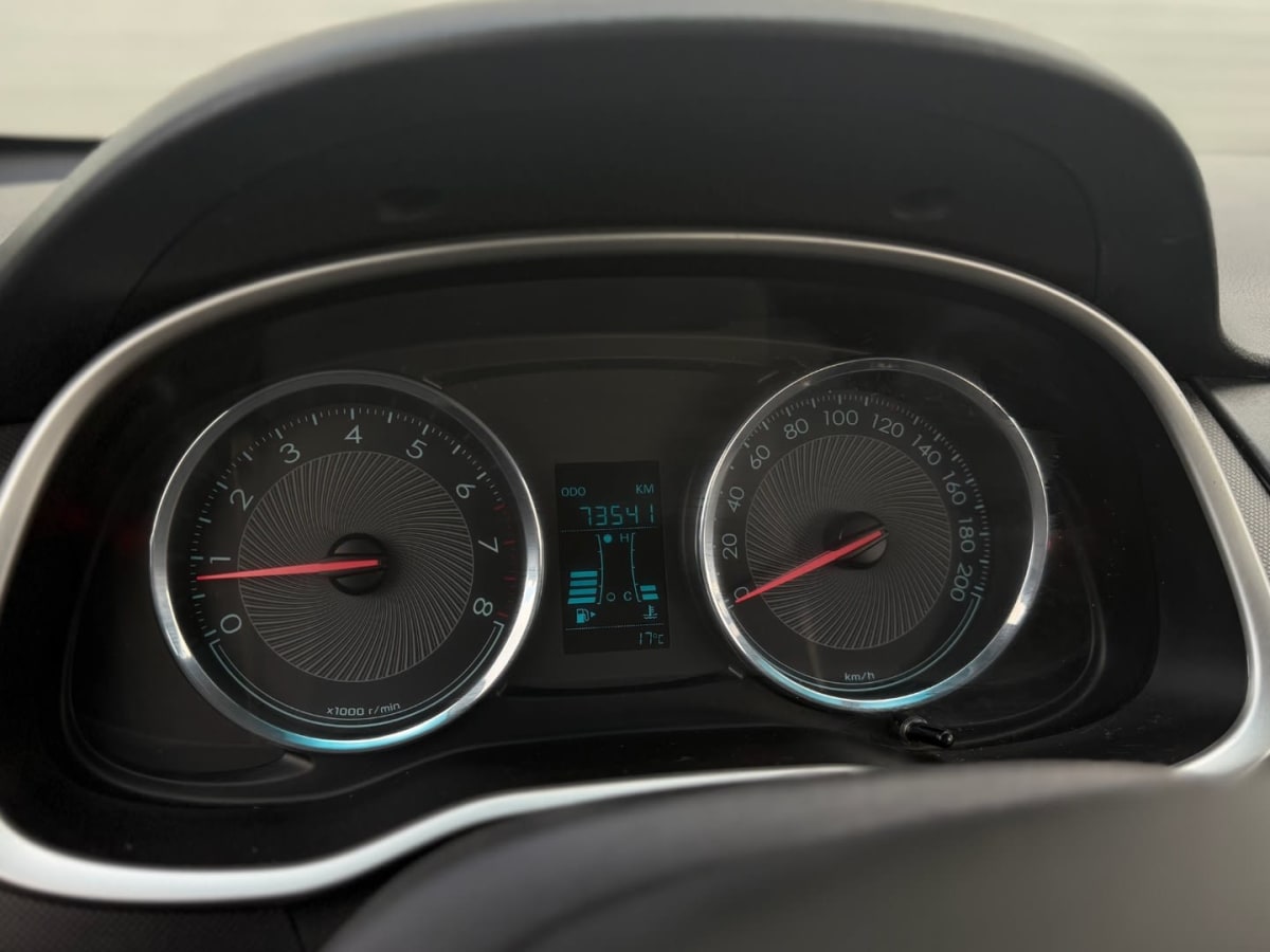 2021 Chevrolet SAIL Plata - Miniatura 7
