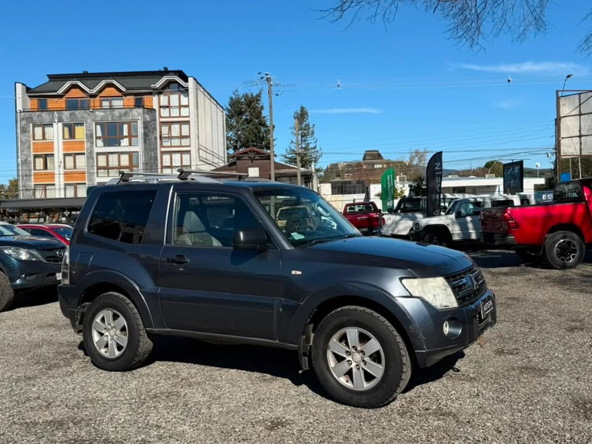 2009 Mitsubishi Montero 3.2 Gris - Miniatura 2
