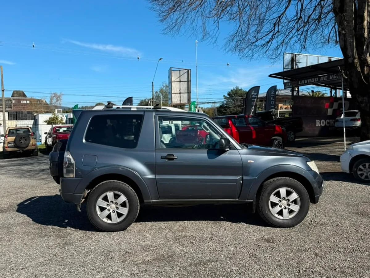 2009 Mitsubishi Montero 3.2 Gris - Miniatura 3