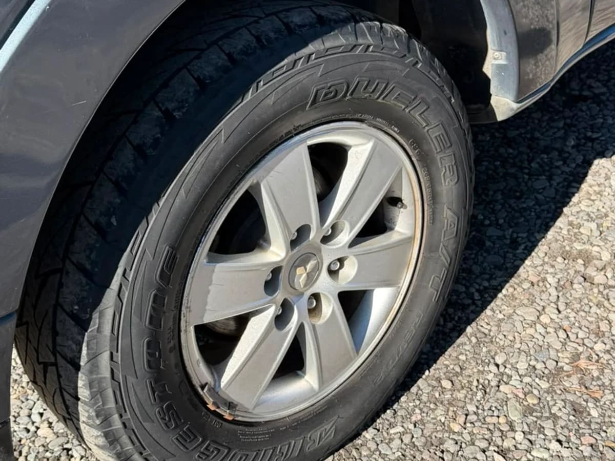 2009 Mitsubishi Montero 3.2 Gris - Miniatura 5