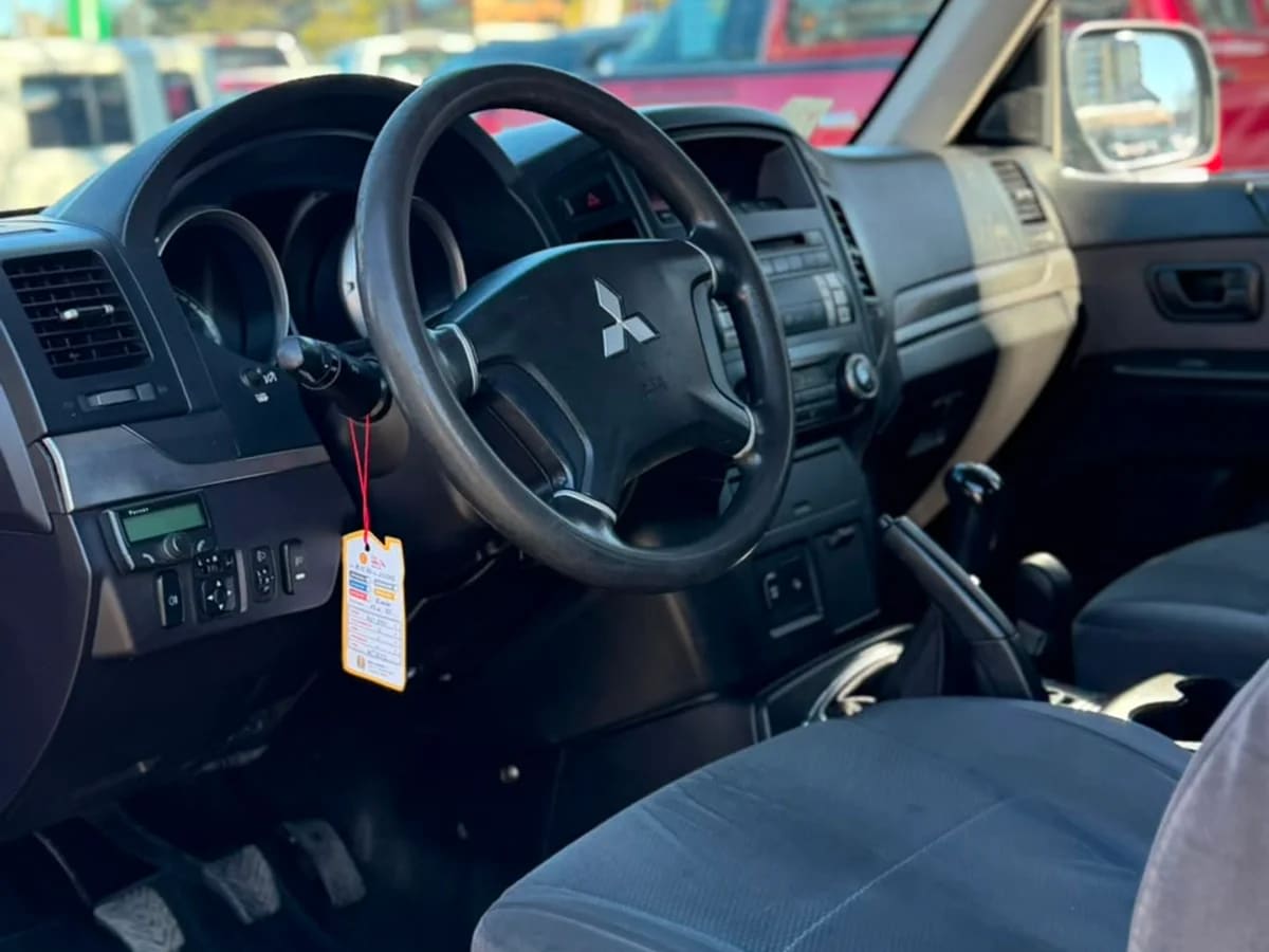 2009 Mitsubishi Montero 3.2 Gris - Miniatura 10