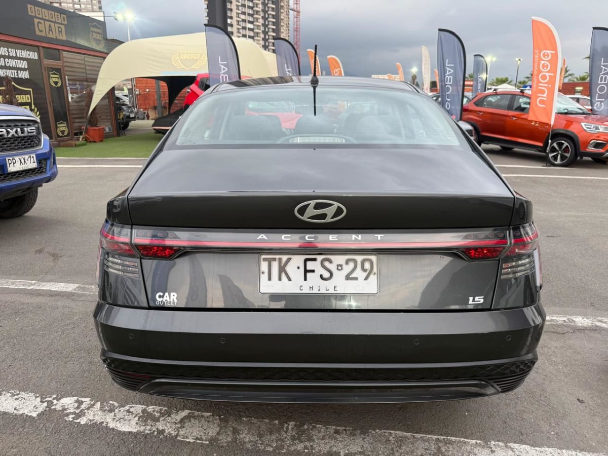 2024 Hyundai Accent Bn7i MPI Gris - Miniatura 4