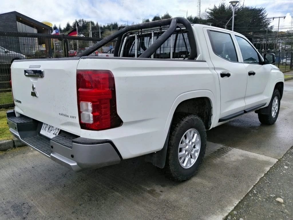 2024 Mitsubishi L200 KATANA - Miniatura 2