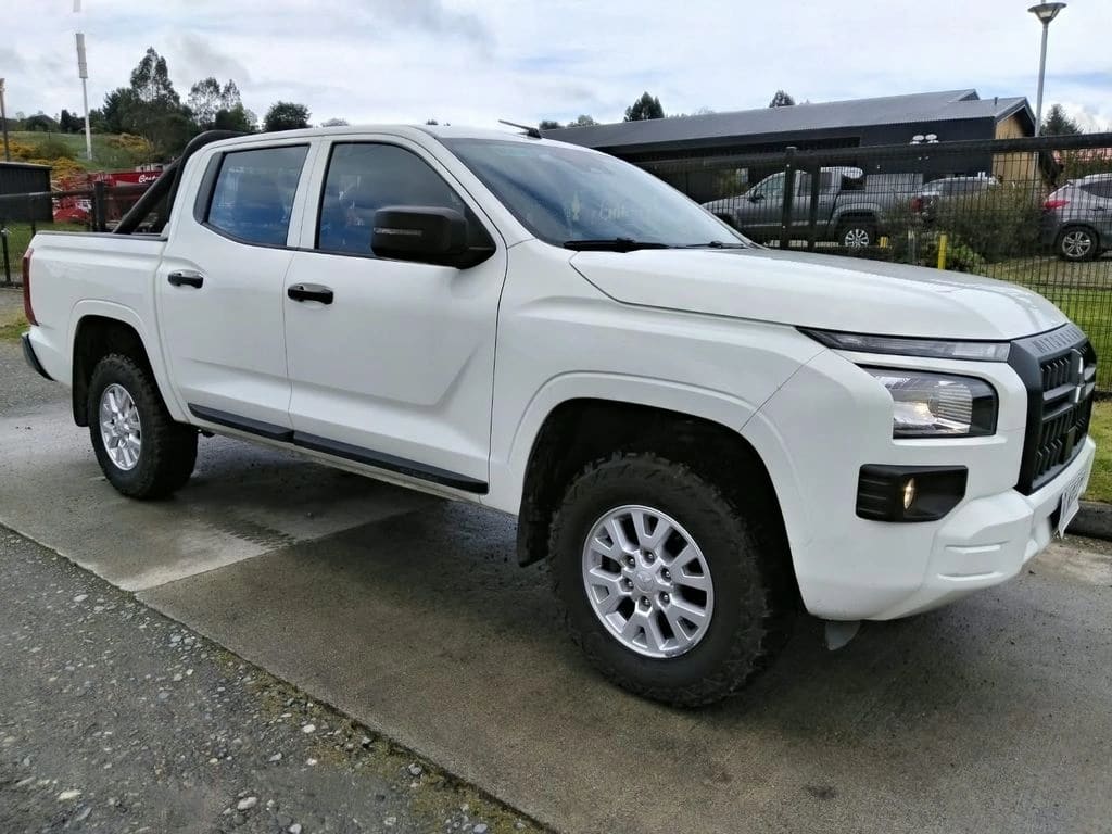 2024 Mitsubishi L200 KATANA - Miniatura 4
