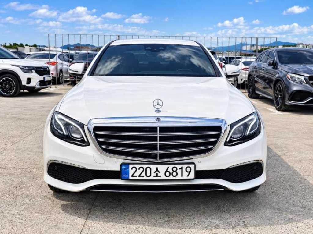 2019 Mercedes-Benz Clase E E - Miniatura 2
