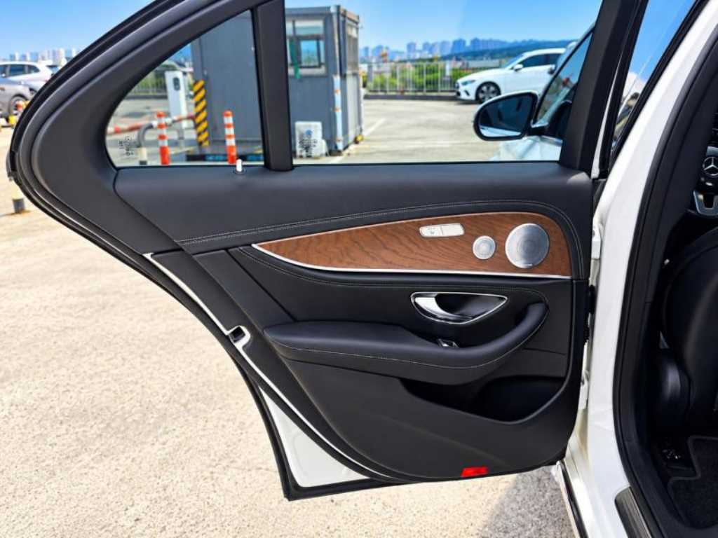 2019 Mercedes-Benz Clase E E - Miniatura 6