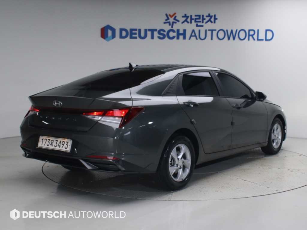 2022 Hyundai Avante (CN7) Gris - Miniatura 5