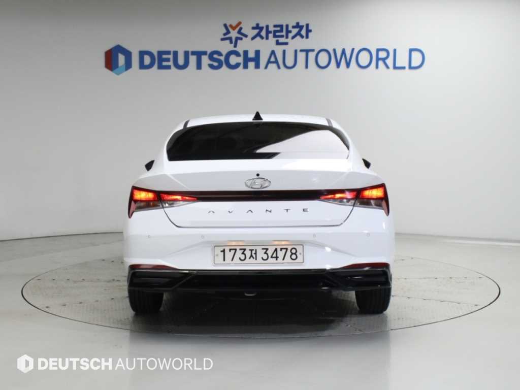 2021 Hyundai Avante (CN7) Blanco - Miniatura 4