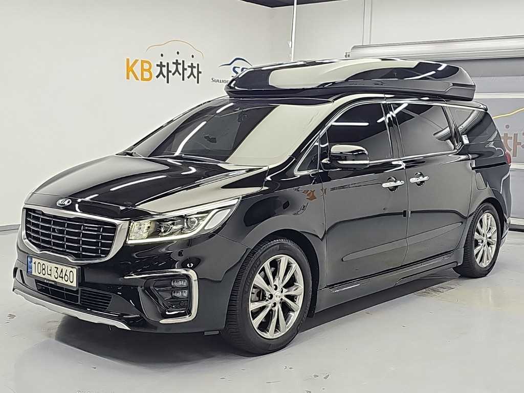 2020 Kia Carnival Gasoline Negro - Imagen 1