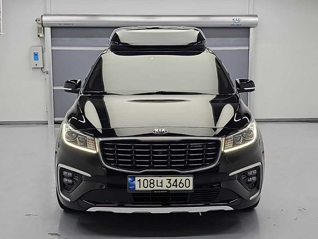 2020 Kia Carnival Gasoline Negro - Miniatura 2