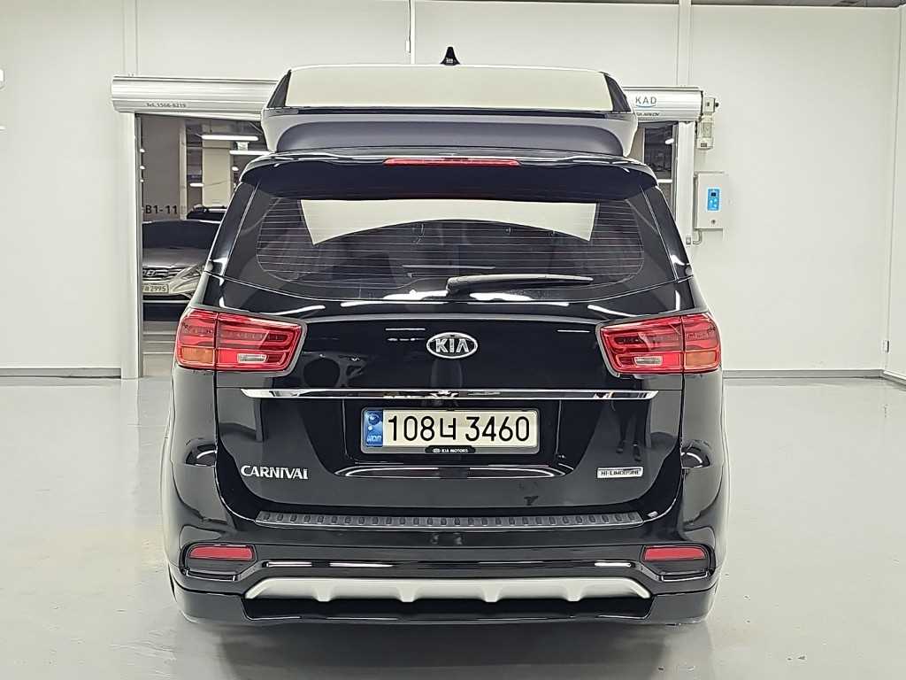 2020 Kia Carnival Gasoline Negro - Miniatura 3