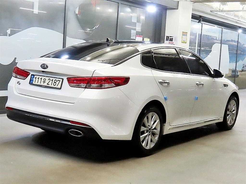 2017 Kia K5 2nd Blanco - Miniatura 4