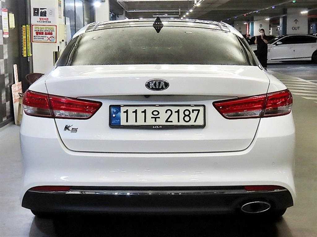2017 Kia K5 2nd Blanco - Miniatura 5
