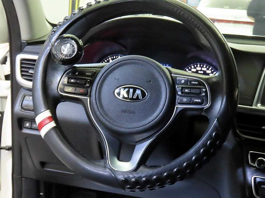 2017 Kia K5 2nd Blanco - Miniatura 8