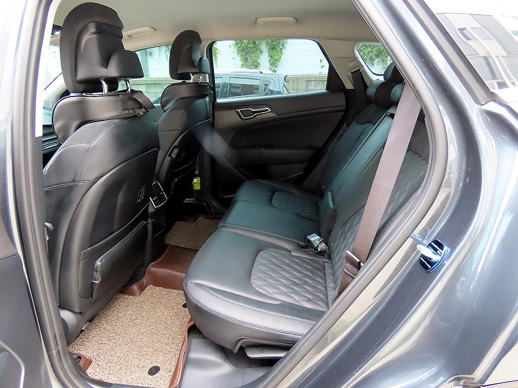 2025 Kia Sportage 5th Gris - Miniatura 6