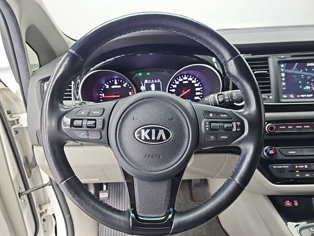 2015 Kia Carnival Diesel Blanco - Miniatura 9