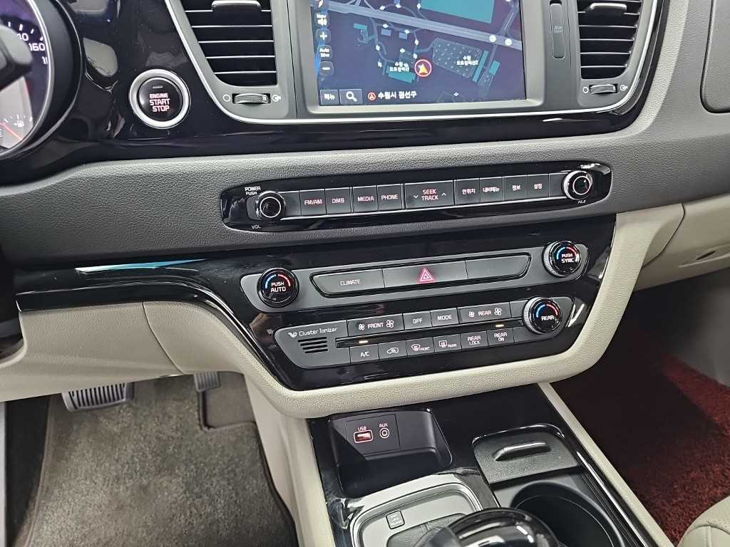 2015 Kia Carnival Diesel Blanco - Miniatura 10