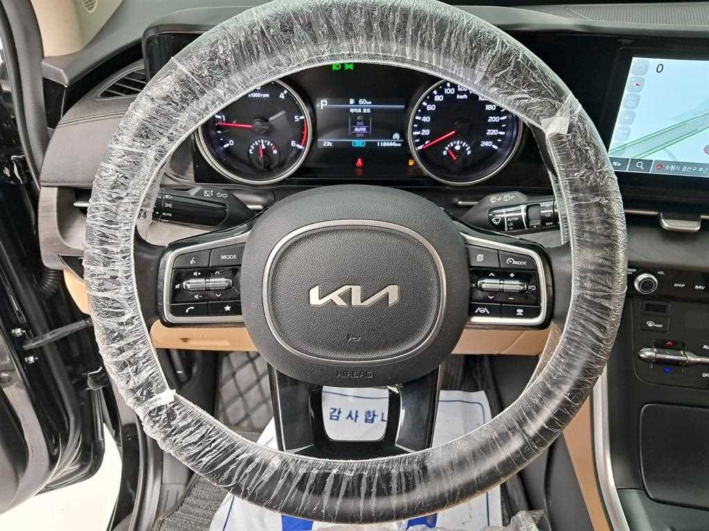 2023 Kia Carnival 4th Negro - Miniatura 7