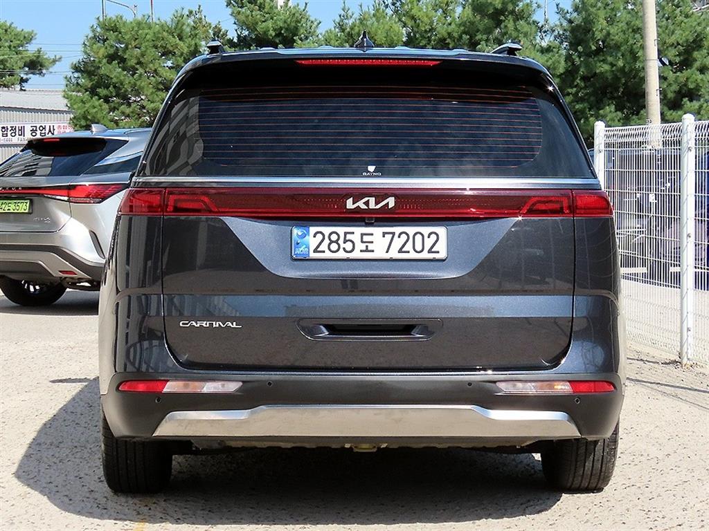 2023 Kia Carnival 4th Gris - Miniatura 4