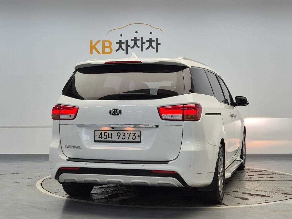2018 Kia Carnival Diesel Blanco - Miniatura 3