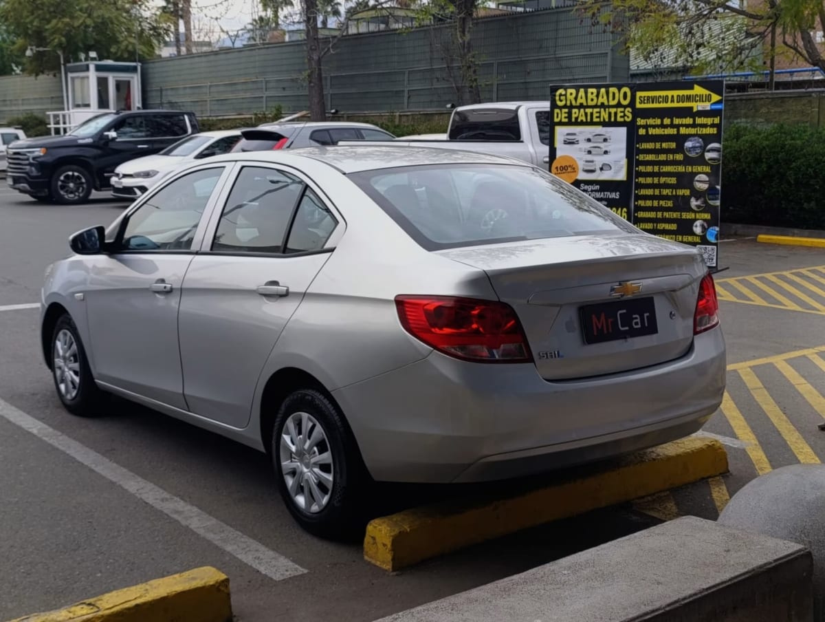 2020 Chevrolet Sail Plata - Miniatura 4