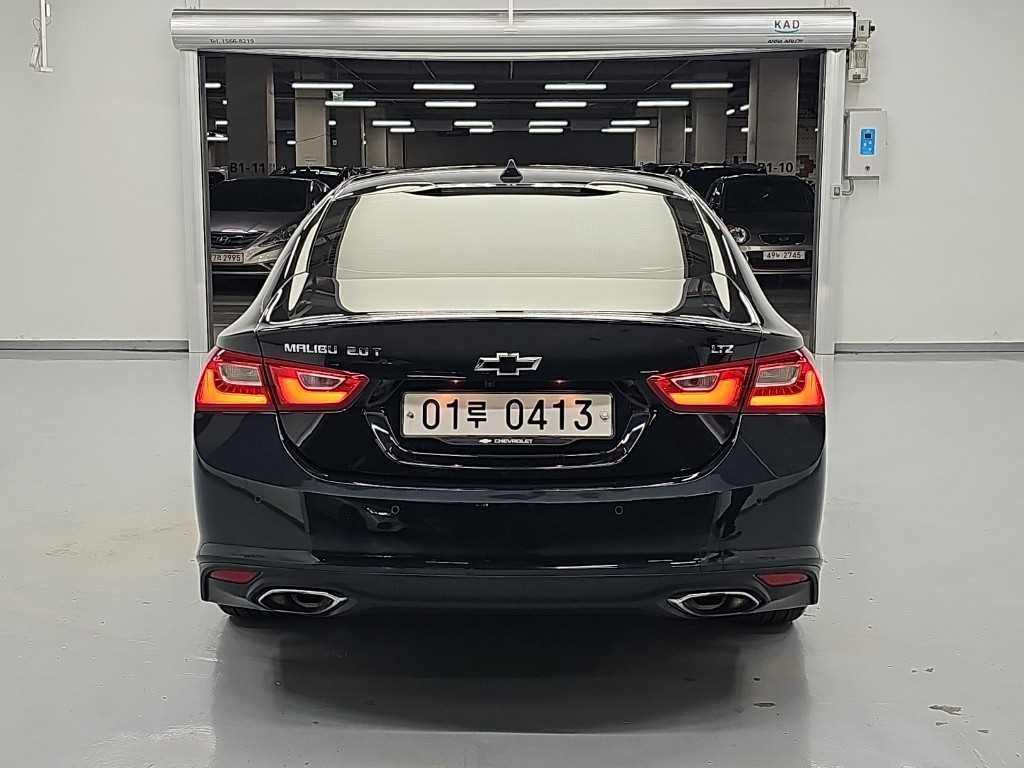 2017 Chevrolet Malibu 2.0 Negro - Miniatura 3