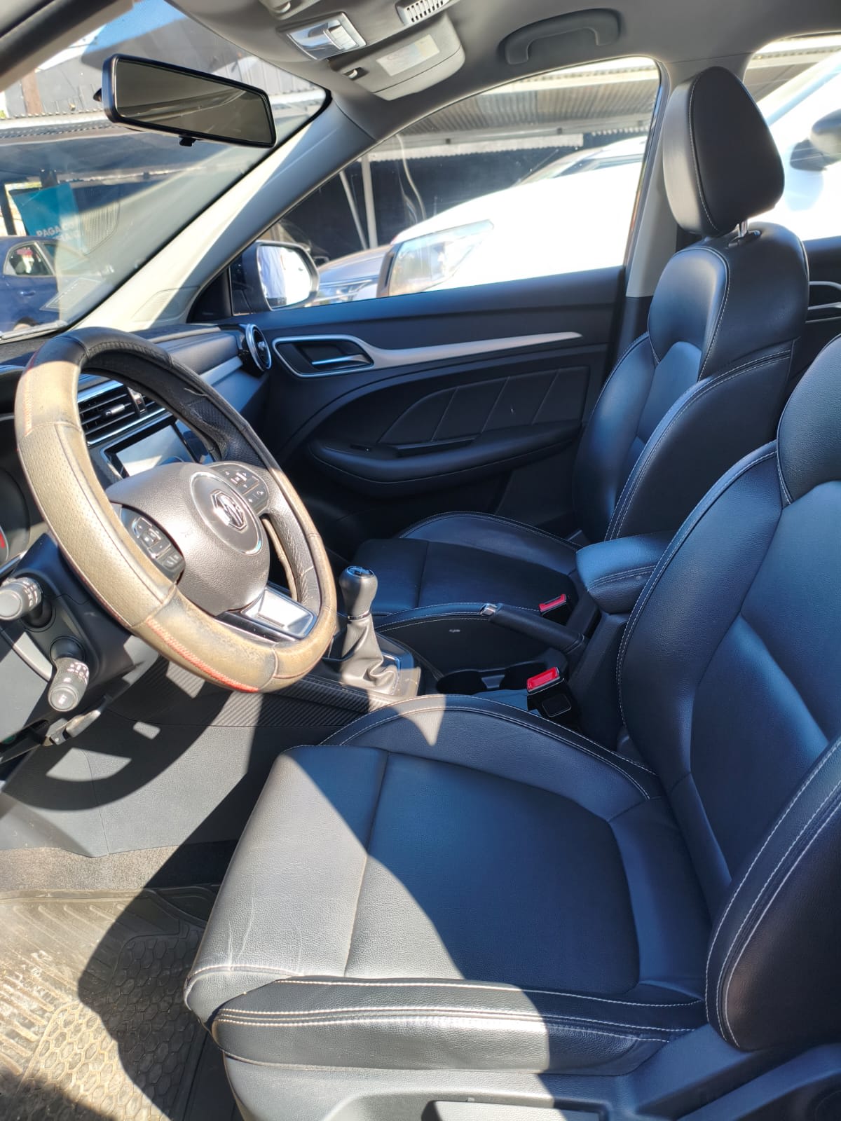 2021 MG ZS 1.5 Negro - Miniatura 8