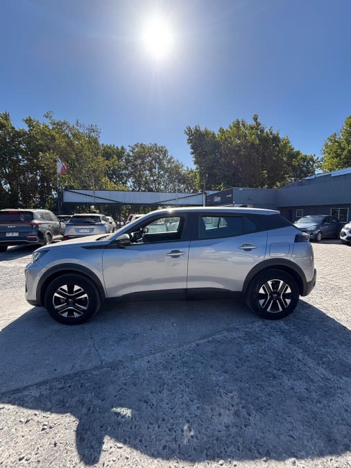 2025 PEUGEOT 2008 ACTIVE 130 1.2 ACTIVE Gris - Miniatura 3