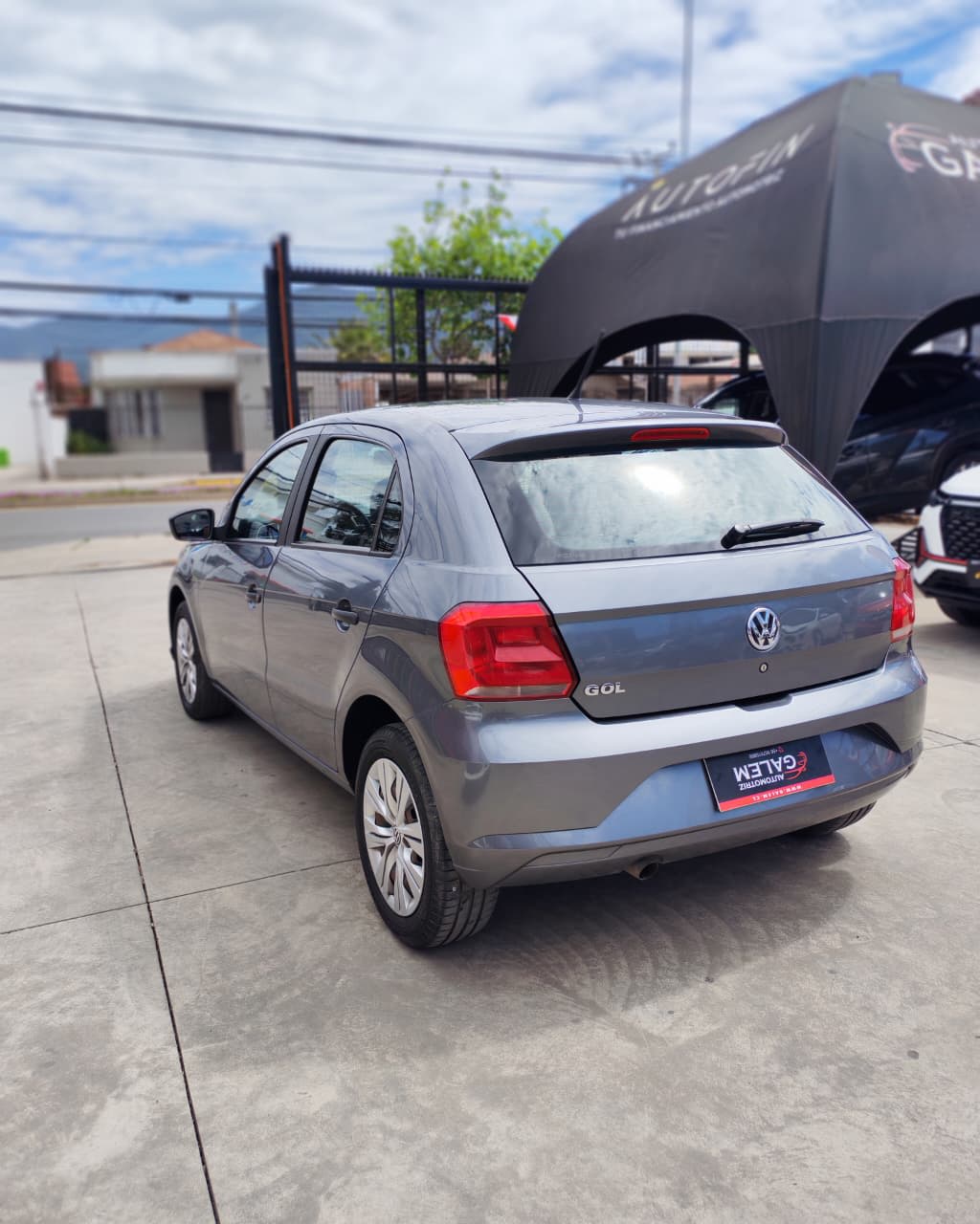 2021 Volkswagen Gol Gris - Miniatura 3