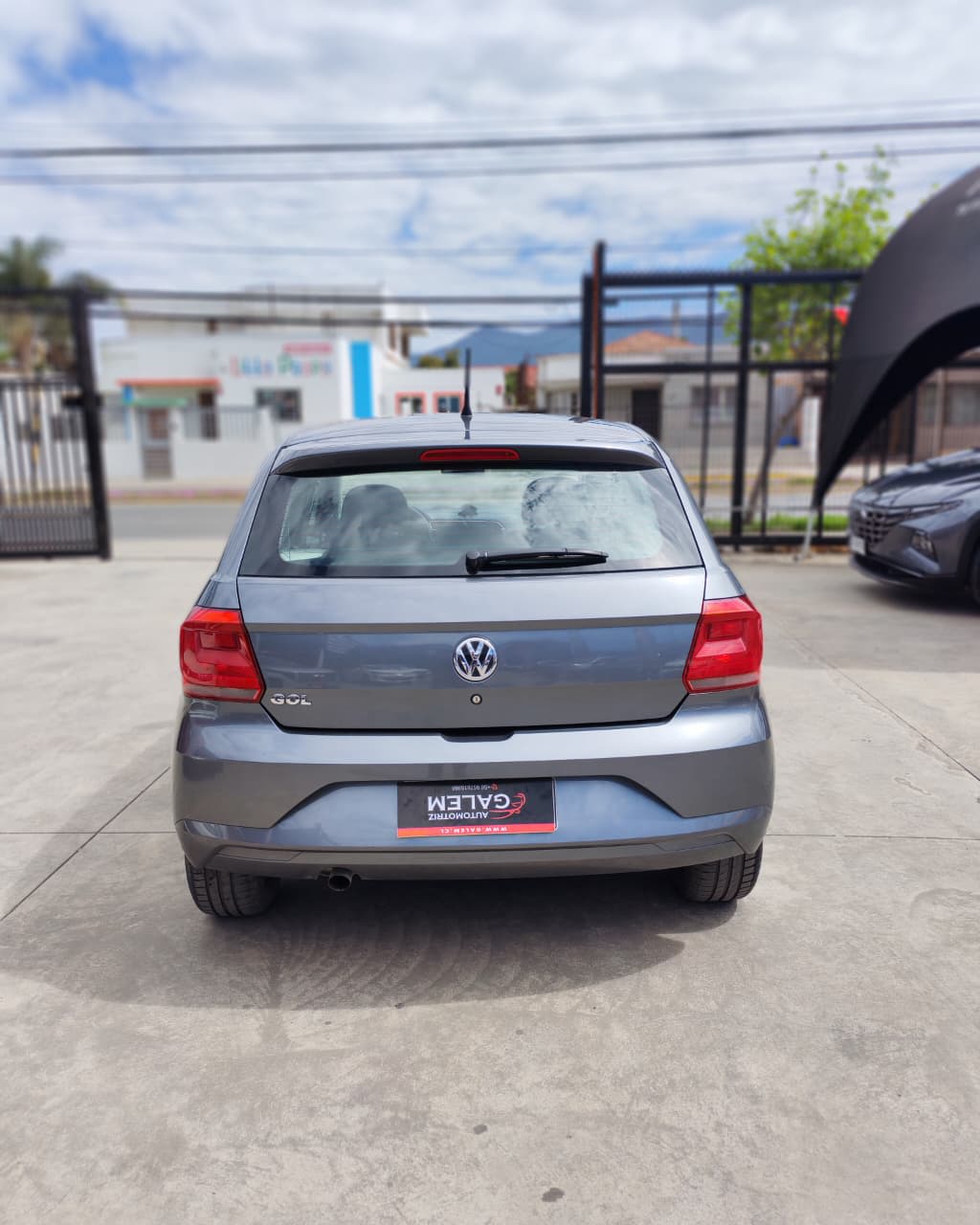 2021 Volkswagen Gol Gris - Miniatura 7
